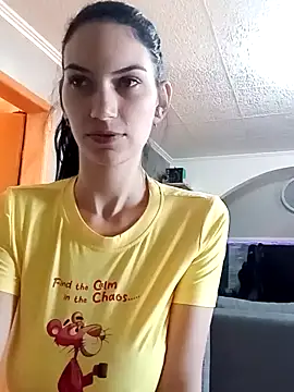 Snapshot of MeanGirl93 chatting on 09/18/25, 08:05 MeanGirl93 online show from 09/18/25, 08:05