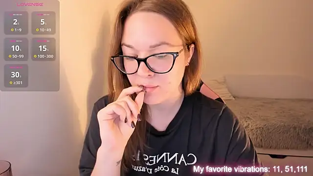 Snapshot of ami_amour_ chatting on 10/26/25, 03:29 ami amour online show from 10/26/25, 03:29