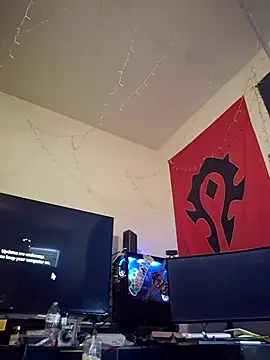 Snapshot of lit702 chatting on 10/28/25, 03:47 lit702 online show from 10/28/25, 03:47