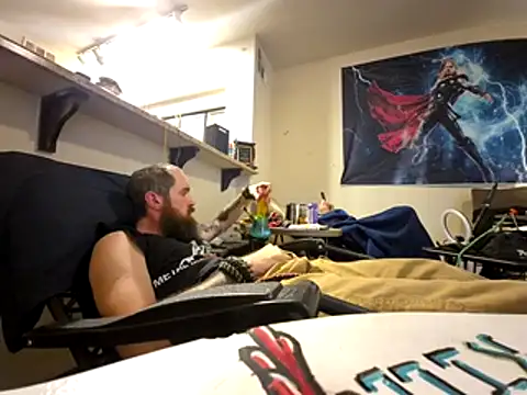 Snapshot of lit702 chatting on 11/05/25, 12:32 lit702 online show from 11/05/25, 12:32