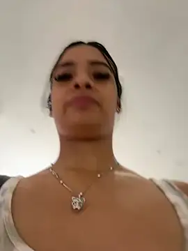 Laura fernandezII online show from 01/04/25, 04:00