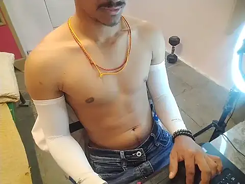 Snapshot of vicky0805 chatting on 09/27/25, 04:39 vicky0805 online show from 09/27/25, 04:39