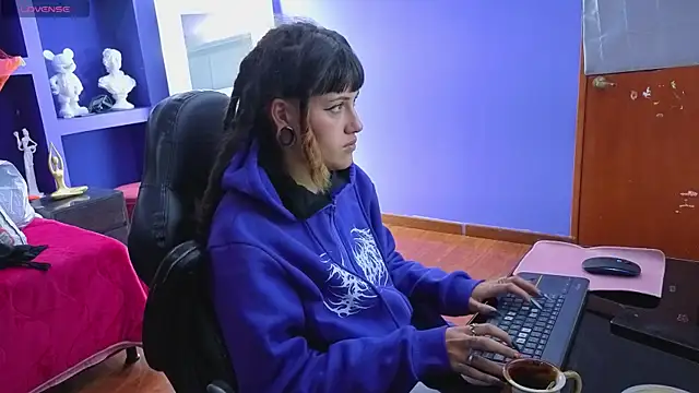  sharlotte777 online show from 11/05/25, 02:17