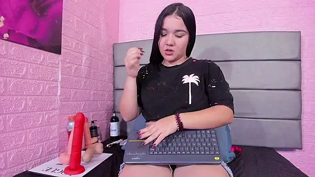 LYAA COLLINS  online show from 02/09/25, 03:23