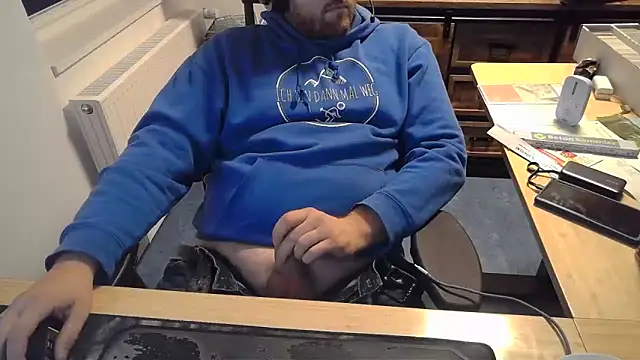 Snapshot of Currycake chatting on 10/07/25, 05:43 Currycake online show from 10/07/25, 05:43