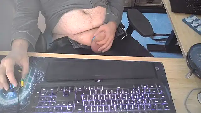 Snapshot of Currycake chatting on 11/17/25, 02:45 Currycake online show from 11/17/25, 02:45