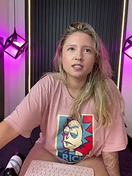 Snapshot of MiaPetit_ chatting on 01/12/25, 11:04 MiaPetit  online show from 01/12/25, 11:04