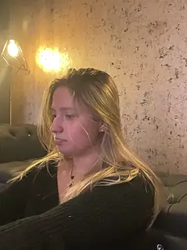 Snapshot of MiaPetit_ chatting on 03/08/25, 04:50 MiaPetit  online show from 03/08/25, 04:50