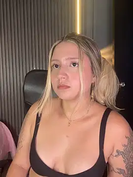 Snapshot of MiaPetit_ chatting on 09/13/25, 12:54 MiaPetit  online show from 09/13/25, 12:54