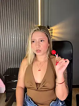 Snapshot of MiaPetit_ chatting on 09/16/25, 12:00 MiaPetit  online show from 09/16/25, 12:00