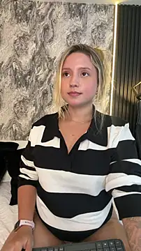 Snapshot of MiaPetit_ chatting on 10/26/25, 12:16 MiaPetit  online show from 10/26/25, 12:16