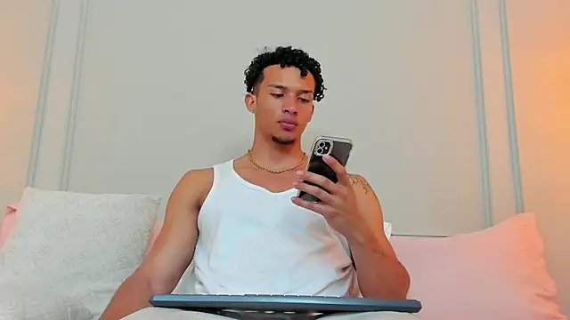 Snapshot of Dominick_star chatting on 01/11/25, 03:13 Dominick star online show from 01/11/25, 03:13