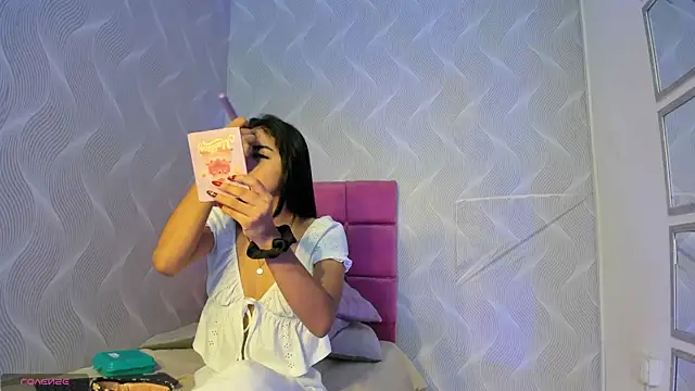 natalia aguirre1 online show from 01/11/25, 11:56