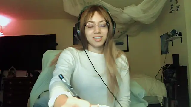 Snapshot of PolinaLoveX chatting on 01/01/25, 11:51 PolinaLoveX online show from 01/01/25, 11:51