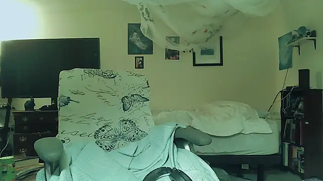 Snapshot of PolinaLoveX chatting on 02/04/25, 06:46 PolinaLoveX online show from 02/04/25, 06:46