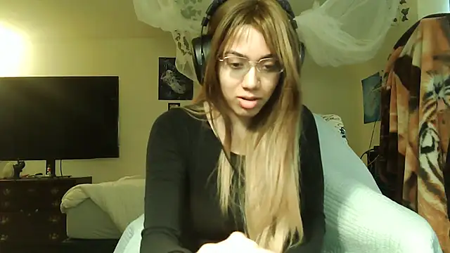 Snapshot of PolinaLoveX chatting on 03/02/25, 11:31 PolinaLoveX online show from 03/02/25, 11:31