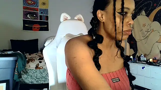 Snapshot of loveluna8 chatting on 02/05/25, 10:19 loveluna8 online show from 02/05/25, 10:19