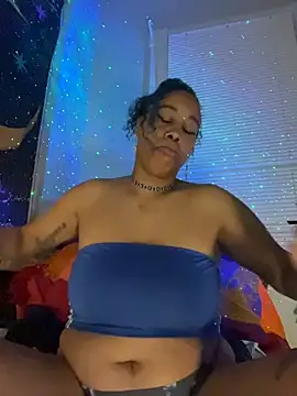 Snapshot of loveluna8 chatting on 10/29/25, 09:11 loveluna8 online show from 10/29/25, 09:11