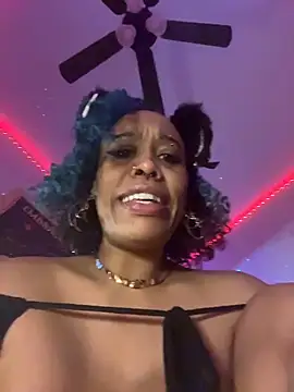 Snapshot of loveluna8 chatting on 10/29/25, 10:22 loveluna8 online show from 10/29/25, 10:22