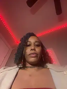 Snapshot of loveluna8 chatting on 10/31/25, 08:26 loveluna8 online show from 10/31/25, 08:26