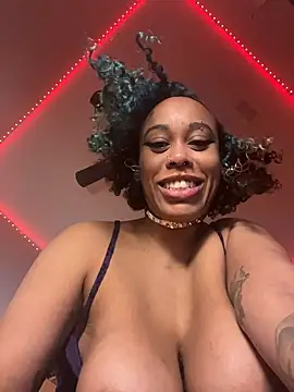 Snapshot of loveluna8 chatting on 11/03/25, 11:48 loveluna8 online show from 11/03/25, 11:48