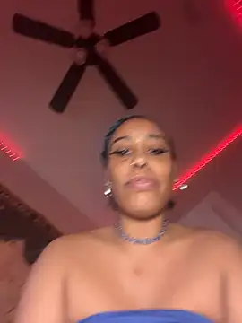 Snapshot of loveluna8 chatting on 11/04/25, 11:59 loveluna8 online show from 11/04/25, 11:59