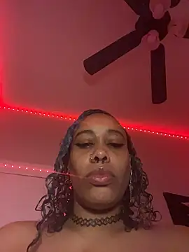 Snapshot of loveluna8 chatting on 11/06/25, 11:44 loveluna8 online show from 11/06/25, 11:44