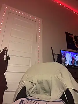 Snapshot of loveluna8 chatting on 11/18/25, 09:47 loveluna8 online show from 11/18/25, 09:47