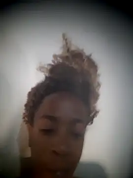 Snapshot of garota10 chatting on 11/21/25, 09:02 garota10 online show from 11/21/25, 09:02