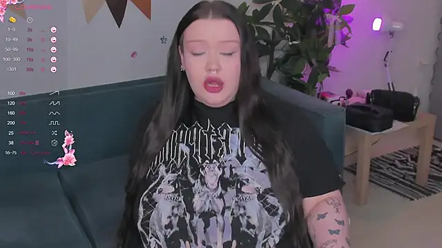 LilyBelll online show from 11/19/25, 08:09