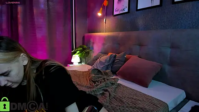 Snapshot of Lesi_Moonie01 chatting on 10/17/25, 09:34 Lesi Moonie01 online show from 10/17/25, 09:34