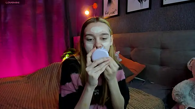 Snapshot of Lesi_Moonie01 chatting on 11/03/25, 08:59 Lesi Moonie01 online show from 11/03/25, 08:59