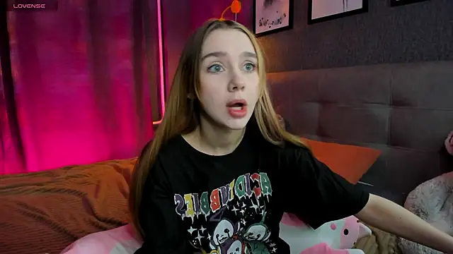 Snapshot of Lesi_Moonie01 chatting on 11/06/25, 09:21 Lesi Moonie01 online show from 11/06/25, 09:21