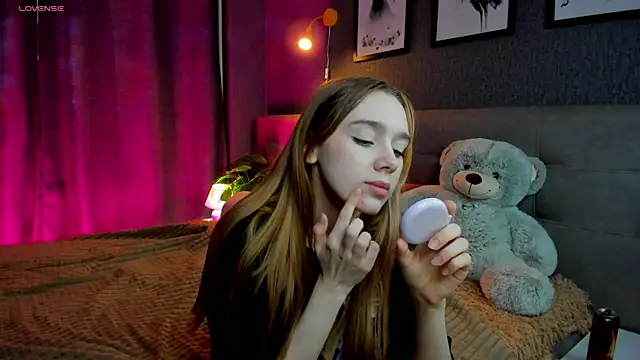 Snapshot of Lesi_Moonie01 chatting on 11/19/25, 09:42 Lesi Moonie01 online show from 11/19/25, 09:42