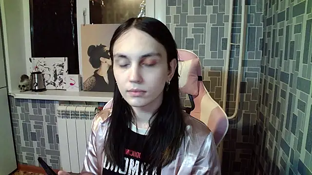 Snapshot of BlackHe4rts_ chatting on 10/09/25, 04:05 BlackHe4rts online show from 10/09/25, 04:05