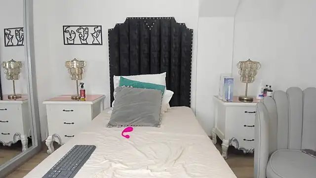  chloe adams online show from 11/15/25, 03:15