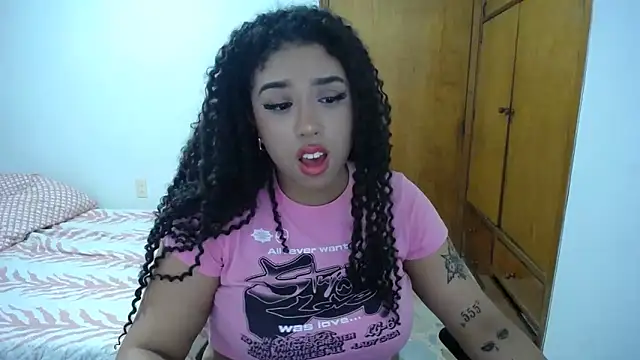 Snapshot of barbara_falcons chatting on 03/11/25, 03:16 barbara falcons online show from 03/11/25, 03:16