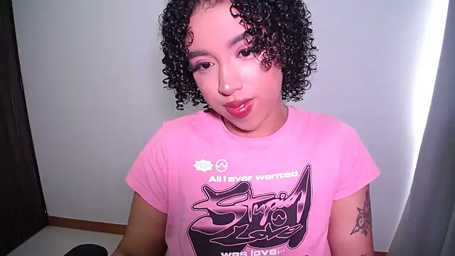 Snapshot of barbara_falcons chatting on 09/30/25, 07:19 barbara falcons online show from 09/30/25, 07:19