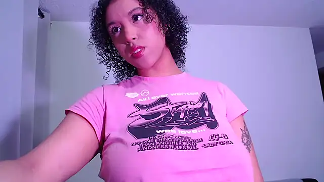 Snapshot of barbara_falcons chatting on 11/07/25, 10:04 barbara falcons online show from 11/07/25, 10:04