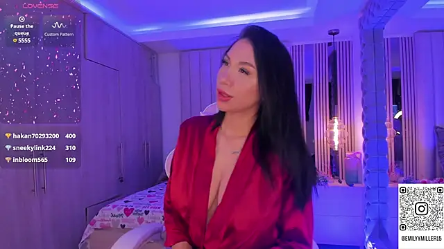 Snapshot of Emilyymilleer_ chatting on 01/11/25, 08:21 Emilyymilleer online show from 01/11/25, 08:21