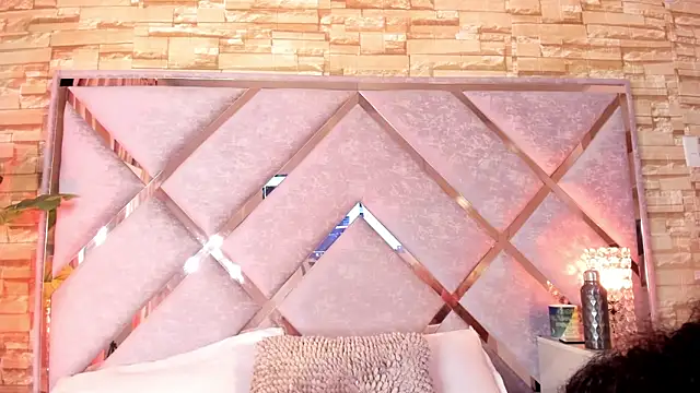  lanna jhonson  online show from 11/16/25, 02:17