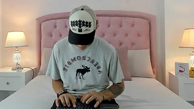 Snapshot of Buda_and_Cataleya_ chatting on 01/24/25, 04:28 Buda and Cataleya online show from 01/24/25, 04:28