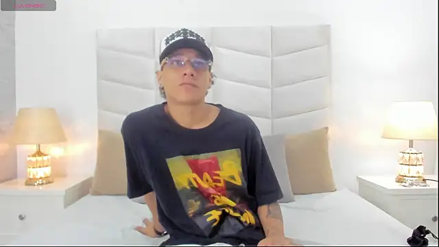 Snapshot of Buda_and_Cataleya_ chatting on 03/15/25, 02:45 Buda and Cataleya online show from 03/15/25, 02:45