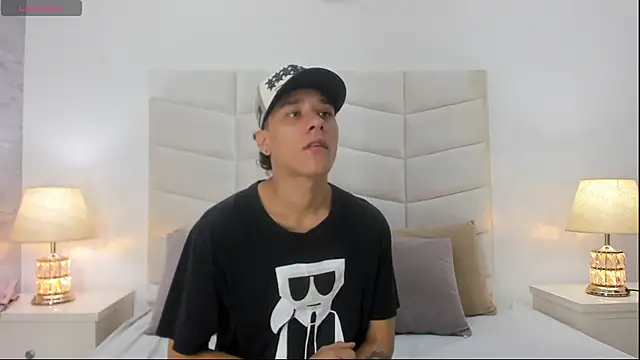 Snapshot of Buda_and_Cataleya_ chatting on 03/17/25, 02:01 Buda and Cataleya online show from 03/17/25, 02:01