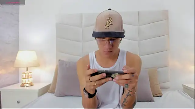 Snapshot of Buda_and_Cataleya_ chatting on 03/22/25, 02:03 Buda and Cataleya online show from 03/22/25, 02:03