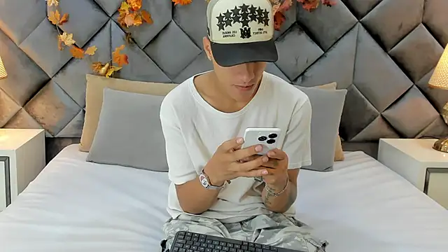 Snapshot of Buda_and_Cataleya_ chatting on 11/04/25, 03:44 Buda and Cataleya online show from 11/04/25, 03:44