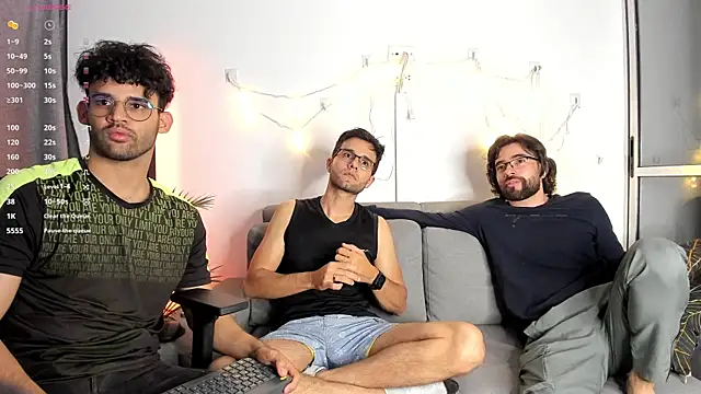 Snapshot of crisandrews chatting on 01/15/25, 03:43 crisandrews online show from 01/15/25, 03:43