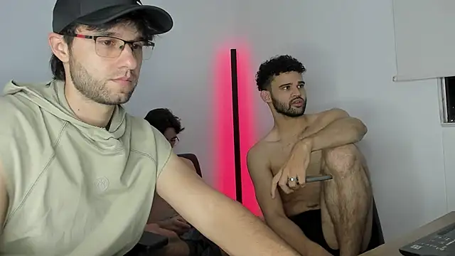 Snapshot of crisandrews chatting on 09/16/25, 02:45 crisandrews online show from 09/16/25, 02:45