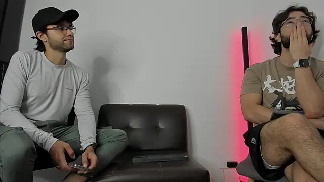 Snapshot of crisandrews chatting on 09/27/25, 03:00 crisandrews online show from 09/27/25, 03:00