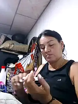 Snapshot of lupita_2023 chatting on 02/21/25, 12:27 lupita 2023 online show from 02/21/25, 12:27